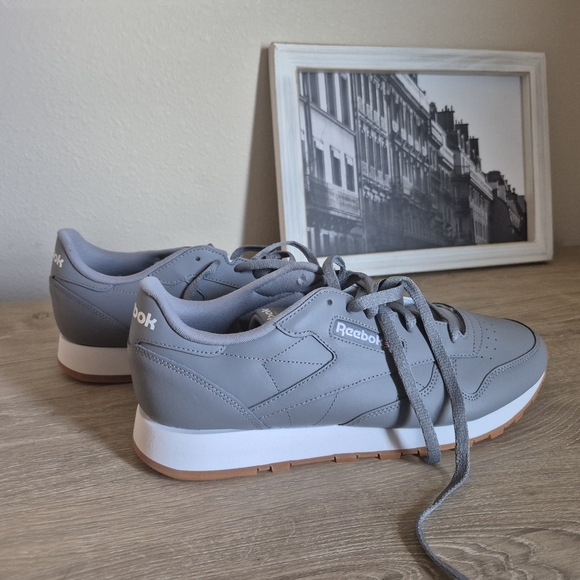 New Reebok Men's Classic Gray Sneakers - Picture 2 of 6